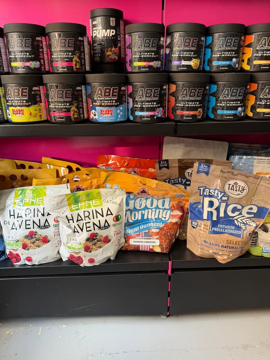 Pre-entrenos ABE y harinas de avena en la estantería